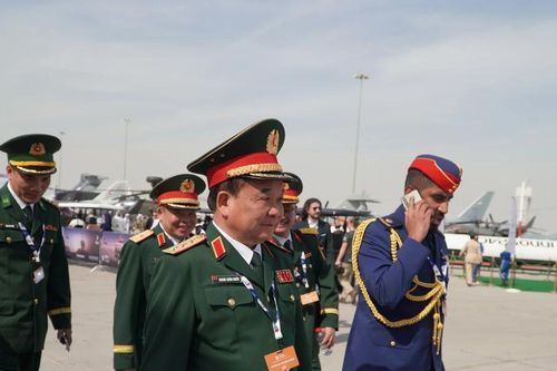 Đoàn đại biểu cấp cao Bộ Quốc phòng Việt Nam dự Triển lãm Hàng không Dubai