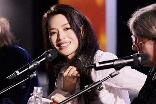 Ở tuổi U50 Thư Kỳ lần đầu giãi bày nỗi niềm mong con