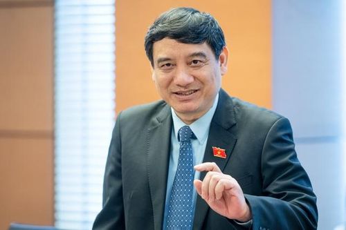 Lý giải cần lộ trình tăng lương với lĩnh vực giáo dục, y tế