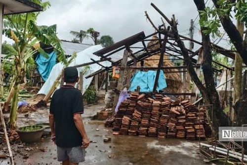 Lốc xoáy kinh hoàng ở Quảng Ngãi: 'Đang ngủ thì nghe gió thét, mái nhà bị thổi tung'