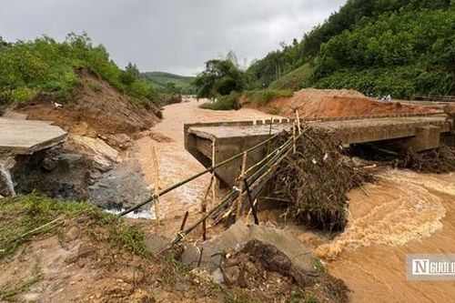Sập cầu ở Quảng Ngãi, 288 hộ dân bị cô lập, chính quyền khẩn cấp làm cầu tạm