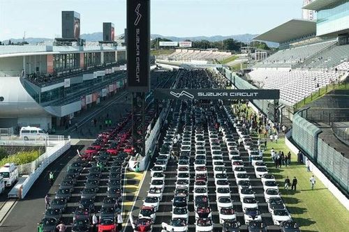 Hàng trăm xe thể thao của Honda lập kỷ lục Guinness