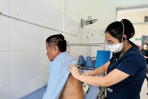 Bệnh viện Phổi Thanh Hóa xây dựng môi trường y tế không khói thuốc