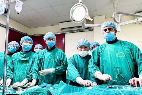 Bệnh viện Đa khoa tỉnh Thanh Hóa thực hiện thành công kỹ thuật thay van động mạch chủ qua da