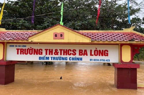 Cận cảnh mưa ngập tại Huế, Quảng Trị