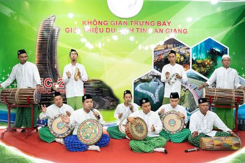 Xây dựng đời sống văn hóa tiên tiến, đậm đà bản sắc An Giang