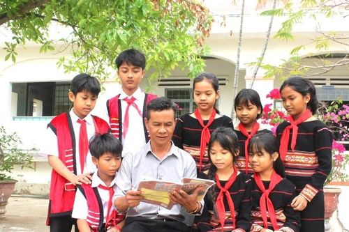 Quan tâm phát triển toàn diện giáo dục vùng khó