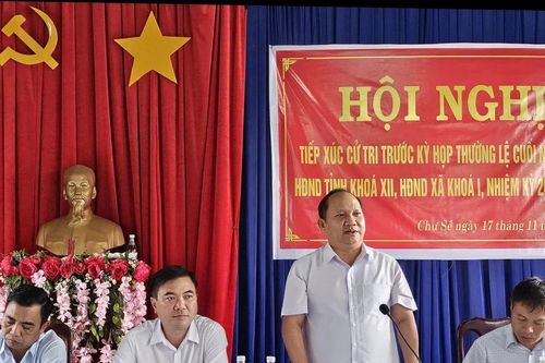 Chủ tịch HĐND tỉnh Rah Lan Chung tiếp xúc cử tri xã Chư Sê