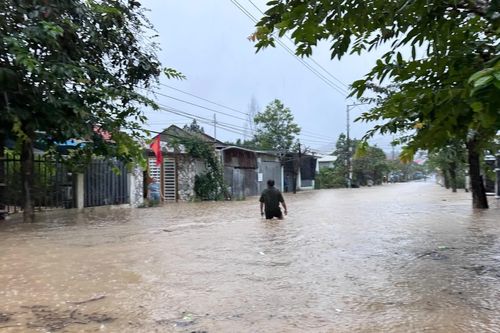 Xã Khánh Vĩnh nhiều nơi ngập sâu, giao thông chia cắt