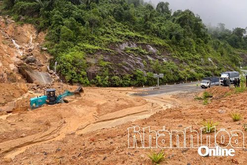 Nỗ lực khắc phục sạt lở ở đèo Khánh Lê