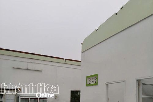 Xã Nam Canh Ranh: Nhiều nhà dân bị tốc mái, trụ sở UBND xã ngập sâu