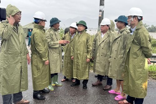 Phó Chủ tịch UBND tỉnh Trần Hòa Nam kiểm tra công tác ứng phó với sạt lở, ngập lụt