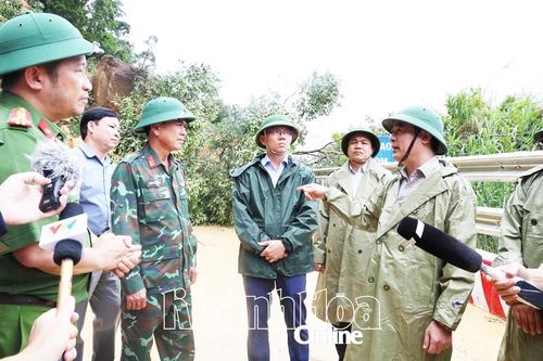 Bí Thư Tỉnh ủy Nghiêm Xuân Thành kiểm tra công tác khắc phục sạt lở tại đèo Khánh Lê