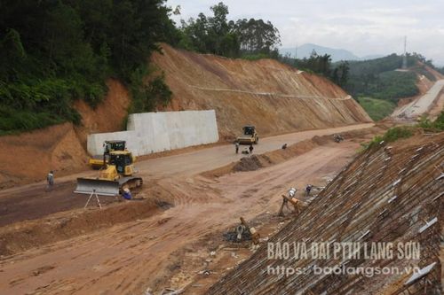 Nước rút nâng cấp quốc lộ 4B