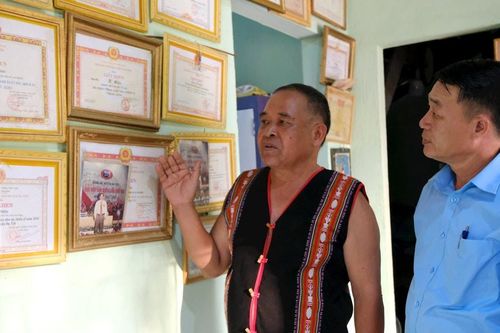 Hơn 30 năm 'giữ lửa' của già làng K'Miếu