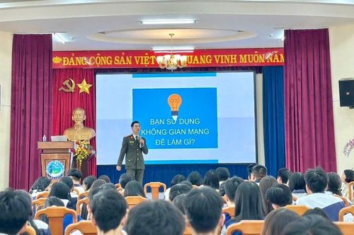 Bồi dưỡng kỹ năng công tác bảo vệ nền tảng tư tưởng của Đảng cho học sinh phường Lang Biang - Đà Lạt