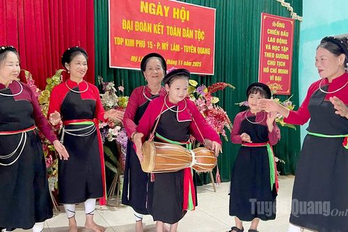 Người 'gieo mầm' văn hóa Cao Lan cho thế hệ trẻ