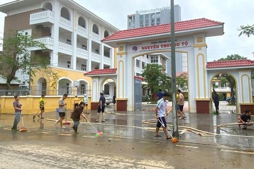 Học sinh tiếp tục nghỉ học trong ngày 18/11 để tránh lũ