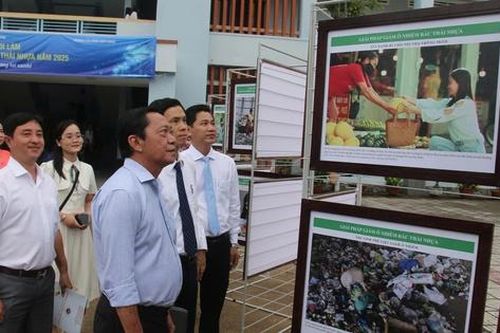Khai mạc triển lãm ảnh tuyên truyền về phòng, chống rác thải nhựa tại An Giang