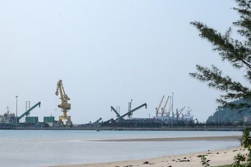 Gỡ 'nút thắt' hàng lỏng tại cảng Chân Mây
