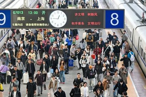 Đường sắt Trung Quốc lập kỷ lục vận tải 3,95 tỷ lượt khách trong 10 tháng