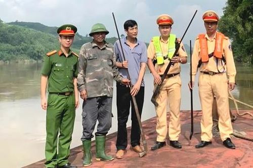 Cảnh sát giao thông Lào Cai truy quét người đánh bắt cá, săn bắn trái phép trên hồ Thác Bà