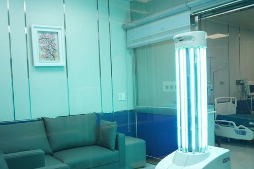 Bệnh viện công lập đầu tiên có 2 robot khử khuẩn công nghệ mới bằng tia cực tím