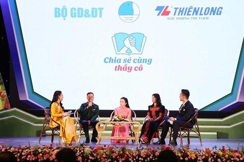 Những thầy giáo mang quân hàm xanh gieo chữ trên bản làng vùng cao
