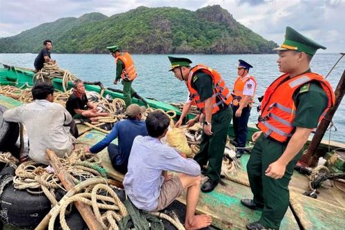 Chìm tàu cá, 5 ngư dân bị nạn trên biển Đặc khu Côn Đảo