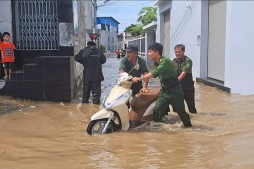 Sông Dinh Phan Rang có nguy cơ tràn bờ, gây lũ lớn