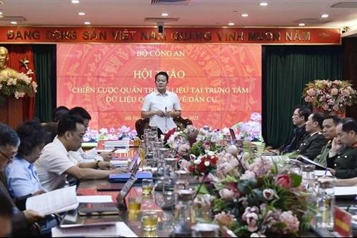 Xây dựng và hoàn thiện chiến lược quản trị dữ liệu quốc gia về dân cư phù hợp với mục tiêu phát triển