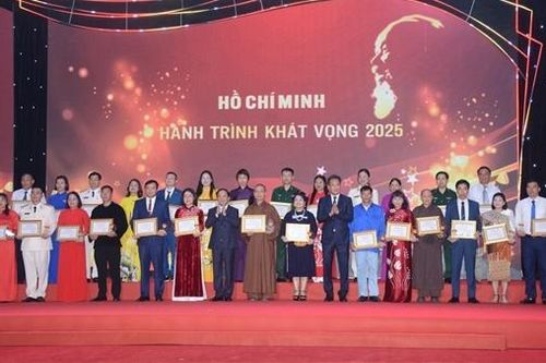 Chuyện chống giặc lửa của chiến sĩ Cảnh sát lay động đêm giao lưu điển hình tiên tiến