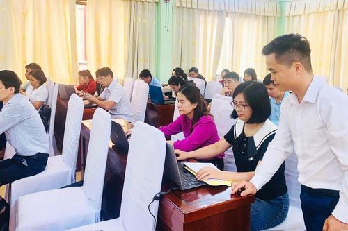 Tích cực cập nhật đồng bộ cơ sở dữ liệu về cán bộ, công chức, viên chức