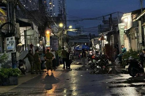 Hỗn chiến kèm tiếng la hét phía trước dãy trọ ở TPHCM, 2 người thương vong