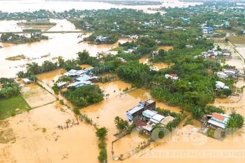 Nhiều nơi ở Đà Nẵng nước lại ngập mênh mông, lũ chảy xiết