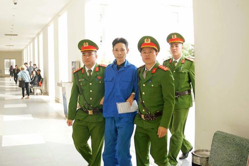 Hoãn phiên tòa xét xử kẻ đổ xăng đốt quán cà phê khiến 11 người tử vong