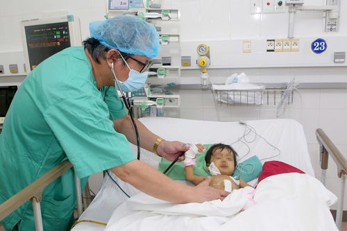 Bệnh nhi 2 tuổi ở Quảng Ngãi hồi sinh sau ca ghép gan xuyên Việt