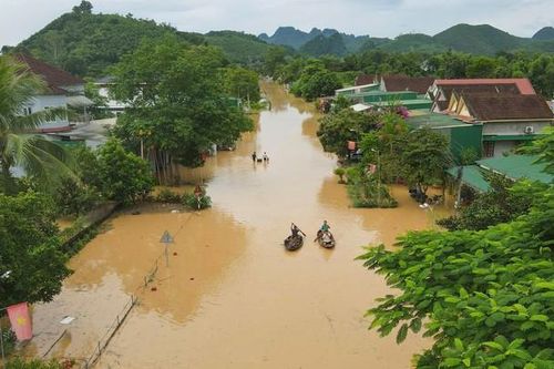 Mưa kỷ lục, ngập úng lịch sử ở miền Trung có lặp lại?