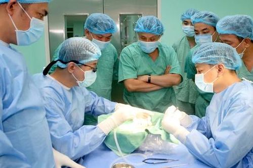 Ca ghép gan xuyên Việt cứu sống bé 2 tuổi bị teo đường mật bẩm sinh