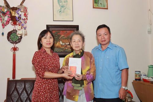 Người phụ nữ một đời đi qua lửa đạn, vẫn giữ trọn tấm lòng son