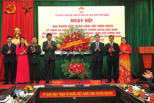 Tưng bừng Ngày hội Đại đoàn kết toàn dân tộc tại Tuyên Quang
