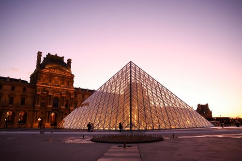 Bảo tàng Louvre lại đóng cửa