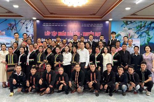 Truyền dạy văn hóa phi vật thể dân tộc Cống gắn với phát triển du lịch