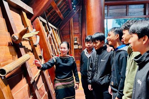 Tái hiện Lễ lên nhà mới của người Ê Đê tại Đắk Lắk