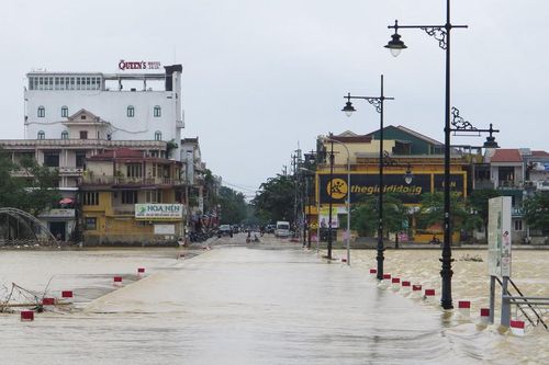 Huế: Lũ trên sông Hương xuống dần