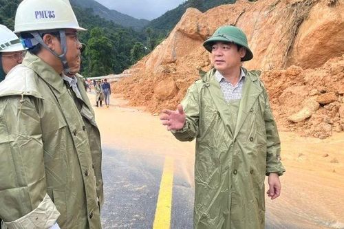 Khánh Hòa: Họp khẩn ứng phó sạt lở và ngập lụt diện rộng