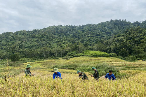 Những người 'gọi mùa' biên cương