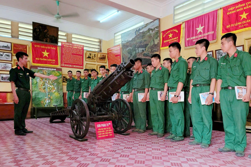 Ngời sáng tinh thần anh dũng và sức mạnh pháo binh