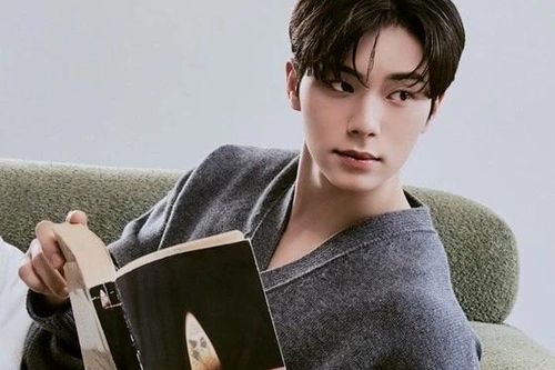 Lee Chae Min: 'Tôi ước mọi thứ cứ như bây giờ với những người tốt xung quanh cho năm mới'