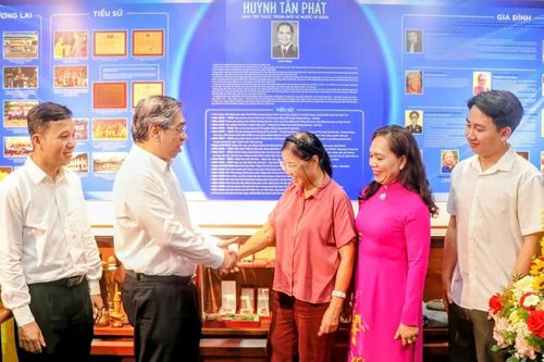 Lãnh đạo TPHCM thăm gia đình KTS Huỳnh Tấn Phát và Bác sĩ Phùng Văn Cung